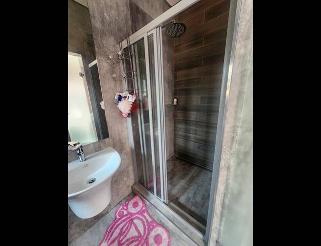 4 BEDROOM HOUSE FOR SALE IN RASLOUW